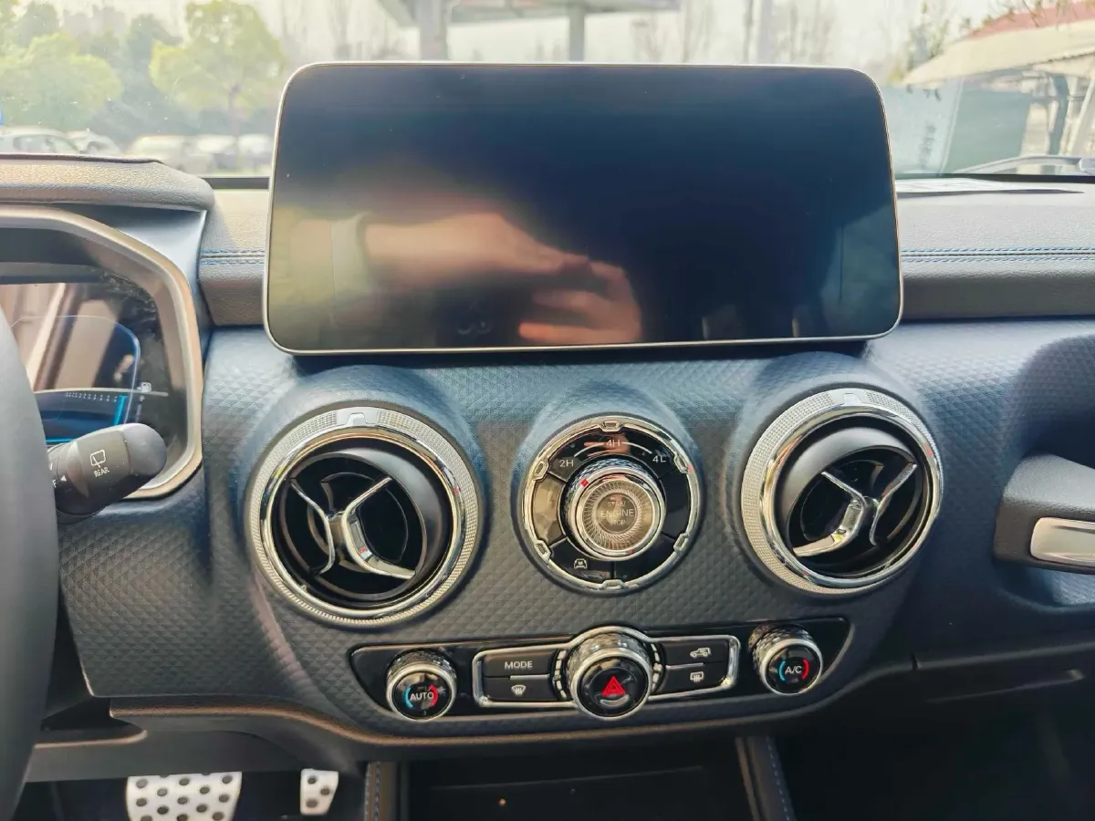 2023 Beijing BJ40 2.0T 224HP L4 8AT,autocango,china used car exporter,china ev exporter,chinese used car exporter,chinese used ev exporter