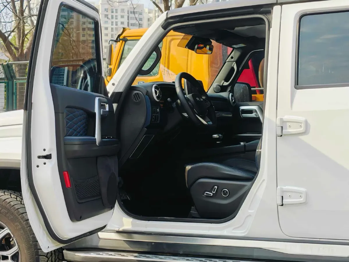 2023 Beijing BJ40 2.0T 224HP L4 8AT,autocango,china used car exporter,china ev exporter,chinese used car exporter,chinese used ev exporter