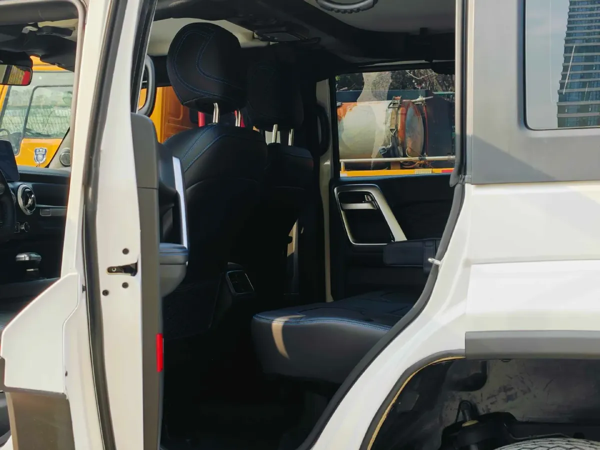 2023 Beijing BJ40 2.0T 224HP L4 8AT,autocango,china used car exporter,china ev exporter,chinese used car exporter,chinese used ev exporter