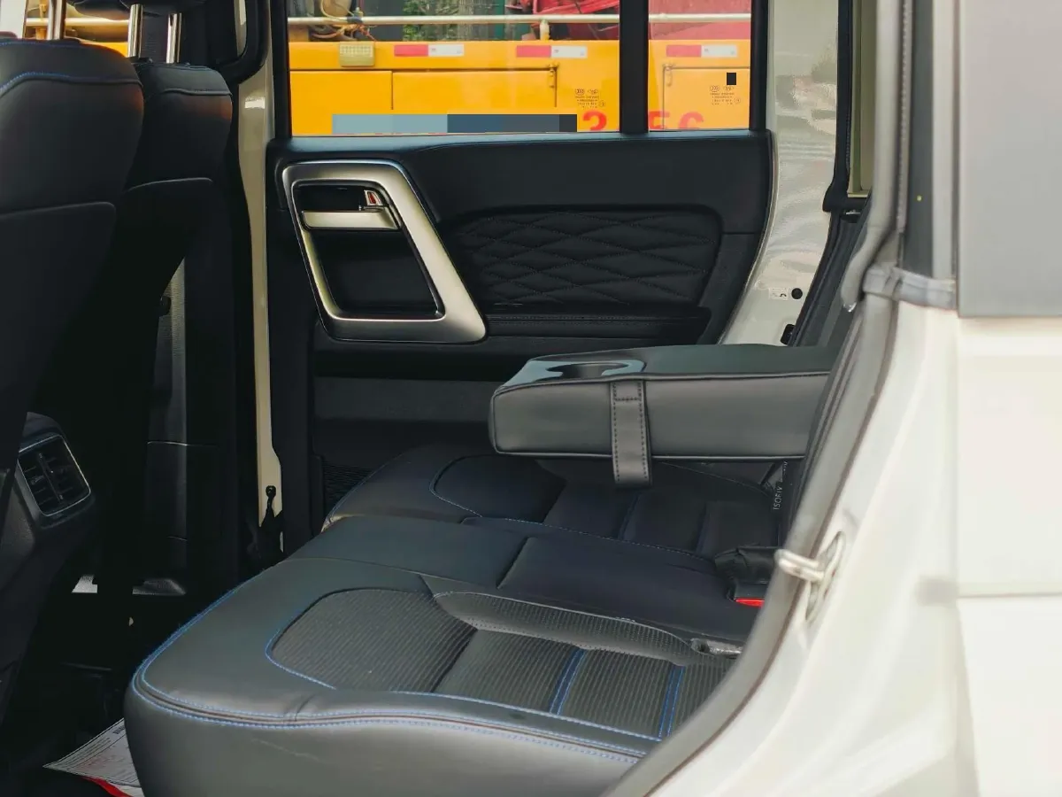 2023 Beijing BJ40 2.0T 224HP L4 8AT,autocango,china used car exporter,china ev exporter,chinese used car exporter,chinese used ev exporter