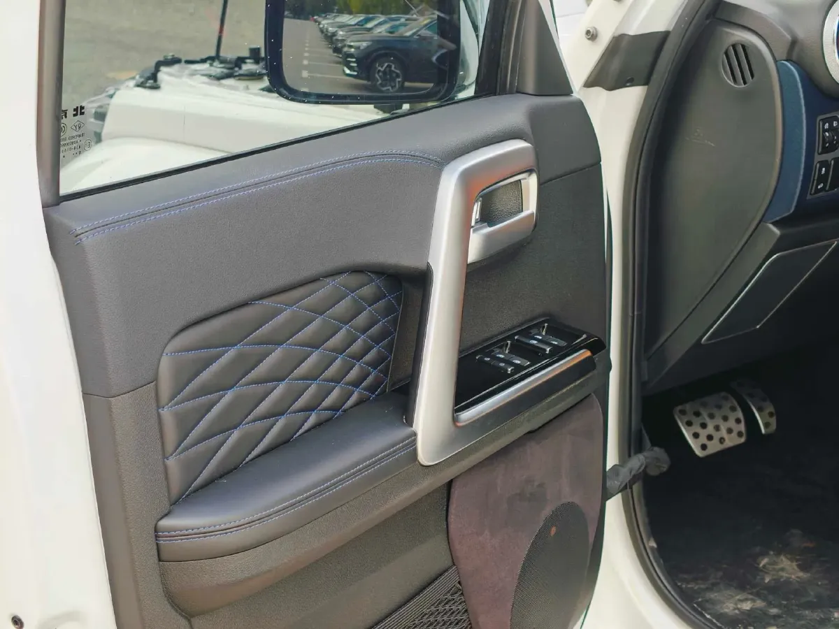 2023 Beijing BJ40 2.0T 224HP L4 8AT,autocango,china used car exporter,china ev exporter,chinese used car exporter,chinese used ev exporter