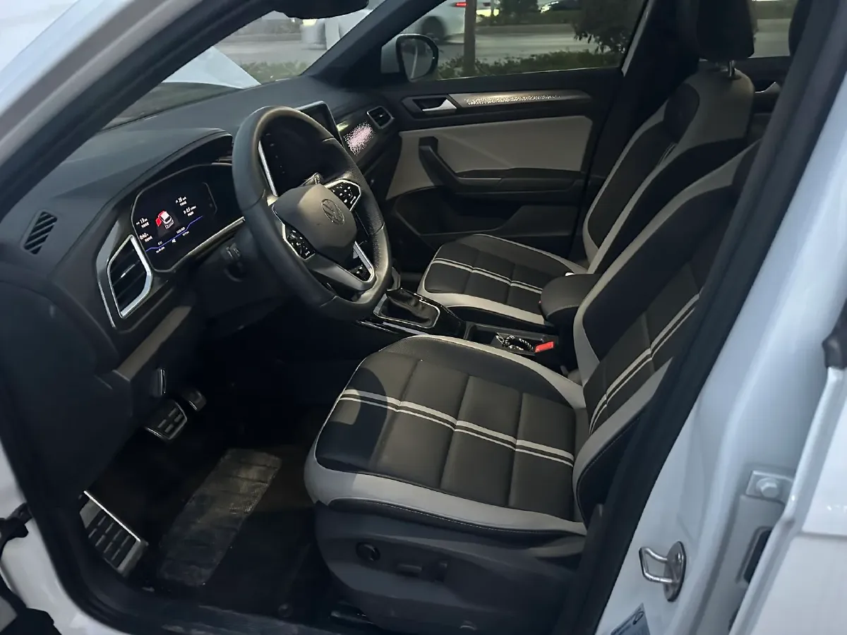 2024 Volkswagen T-Roc 1.5T 160HP L4 7DCT,autocango,china used car exporter,china ev exporter,chinese used car exporter,chinese used ev exporter