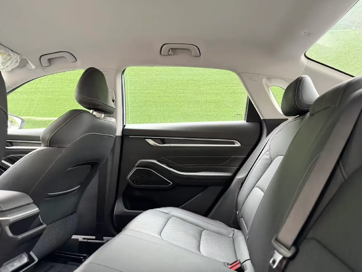 2022 Geely Emgrand 1.5L 114HP L4 5MT,autocango,china used car exporter,china ev exporter,chinese used car exporter,chinese used ev exporter