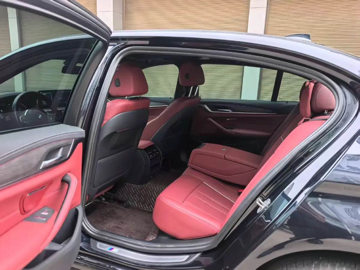 2022 BMW 5 Series 2.0T 252HP L4 8AT,autocango,china used car exporter,china ev exporter,chinese used car exporter,chinese used ev exporter