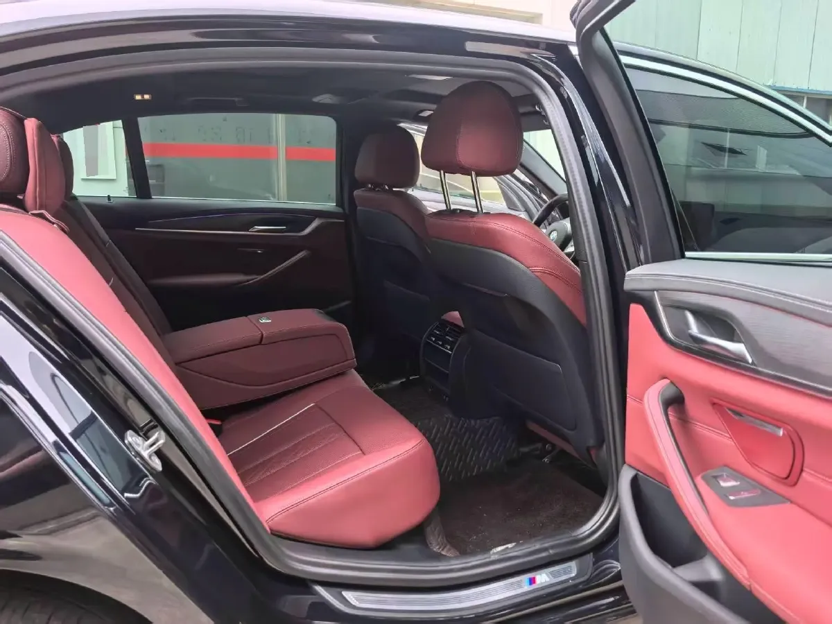 2022 BMW 5 Series 2.0T 252HP L4 8AT,autocango,china used car exporter,china ev exporter,chinese used car exporter,chinese used ev exporter