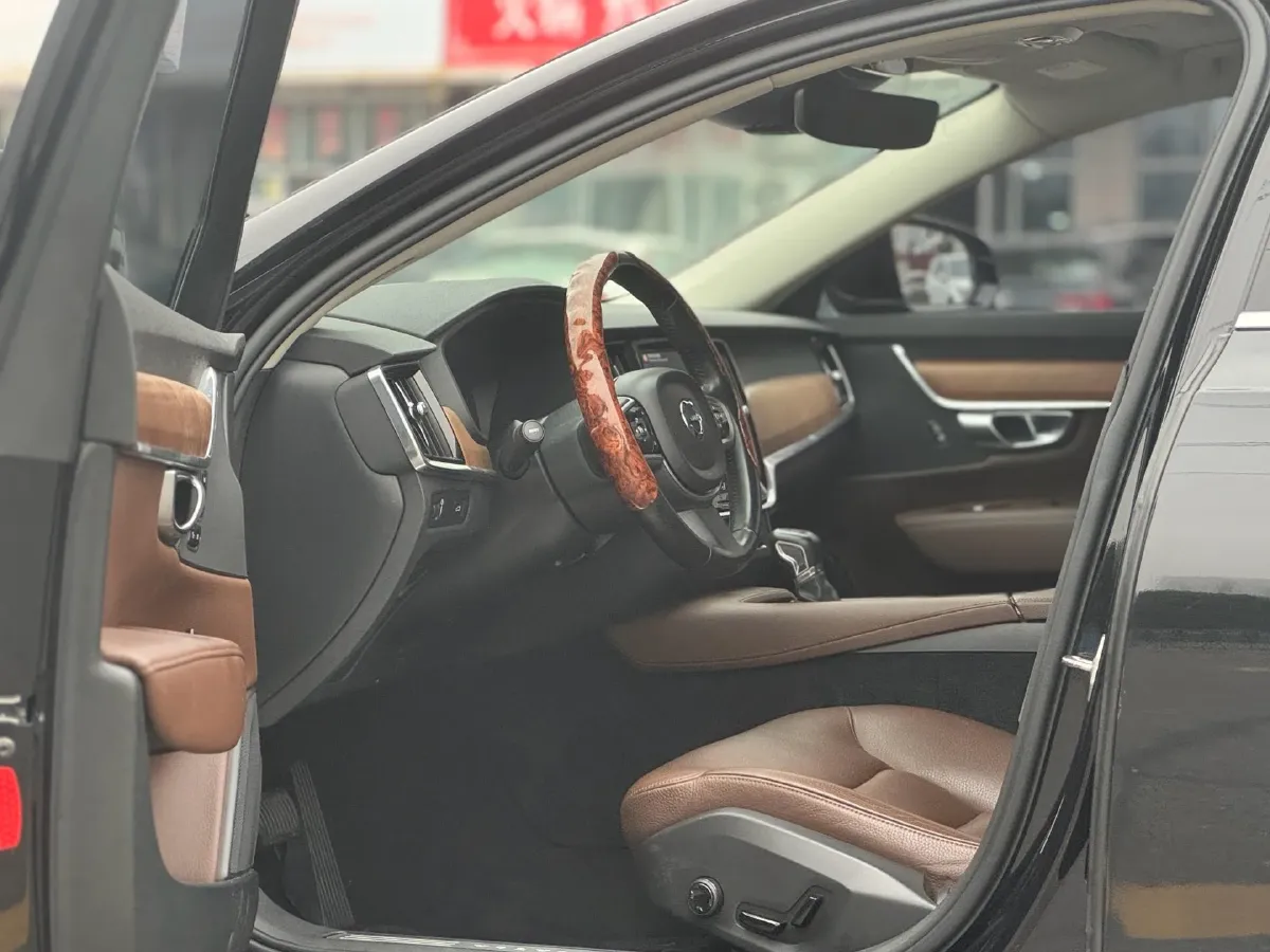 2019 Infiniti Q70 2.0T 211HP L4 7AT,autocango,china used car exporter,china ev exporter,chinese used car exporter,chinese used ev exporter