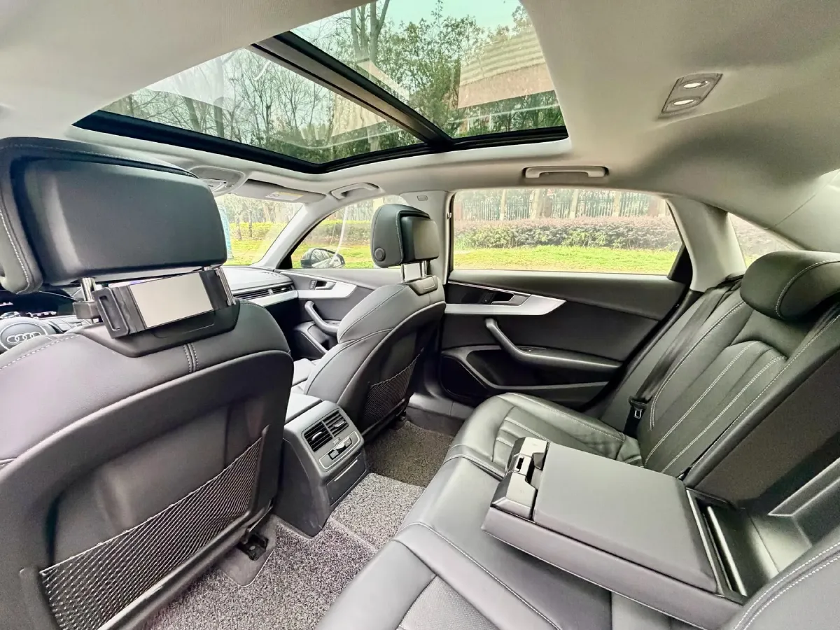 2021 Audi A4L 2.0T 190HP L4 7DCT,autocango,china used car exporter,china ev exporter,chinese used car exporter,chinese used ev exporter