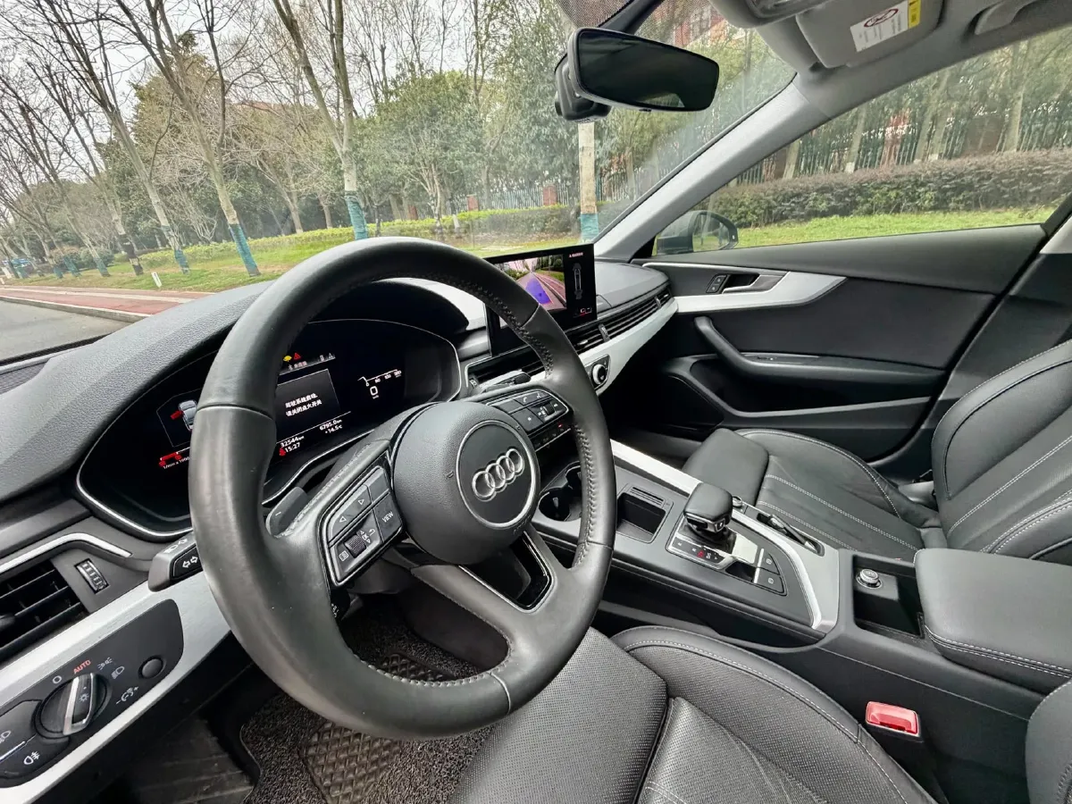 2021 Audi A4L 2.0T 190HP L4 7DCT,autocango,china used car exporter,china ev exporter,chinese used car exporter,chinese used ev exporter