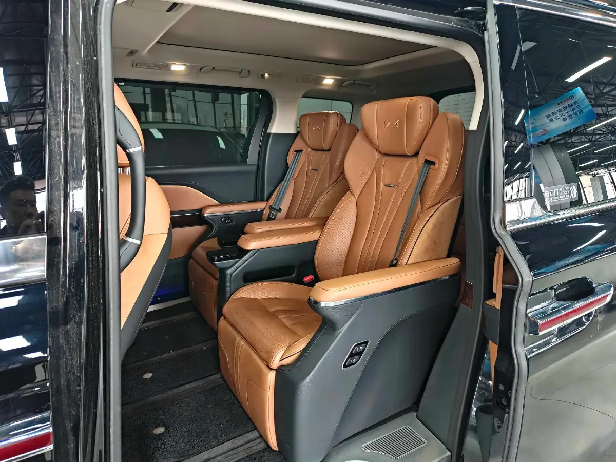 2023 HongQi HQ9 2.0T 252HP L4 8AT,autocango,china used car exporter,china ev exporter,chinese used car exporter,chinese used ev exporter