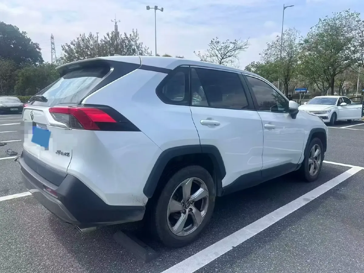 2022 Toyota RAV4 2.0L 171HP L4 CVT,autocango,china used car exporter,china ev exporter,chinese used car exporter,chinese used ev exporter