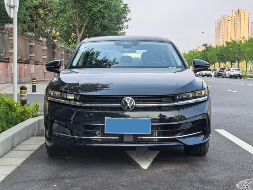 2026 Volkswagen Magotan 2.0T 220HP L4 7DCT,autocango,china used car exporter,china ev exporter,chinese used car exporter,chinese used ev exporter