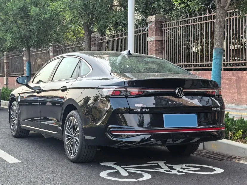 2026 Volkswagen Magotan 2.0T 220HP L4 7DCT,autocango,china used car exporter,china ev exporter,chinese used car exporter,chinese used ev exporter