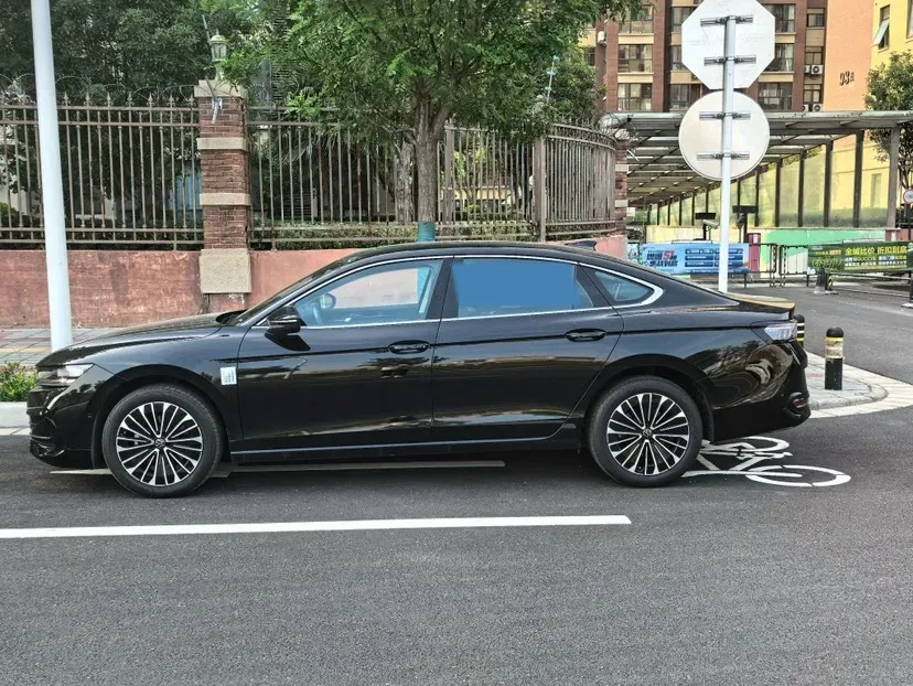 2026 Volkswagen Magotan 2.0T 220HP L4 7DCT,autocango,china used car exporter,china ev exporter,chinese used car exporter,chinese used ev exporter