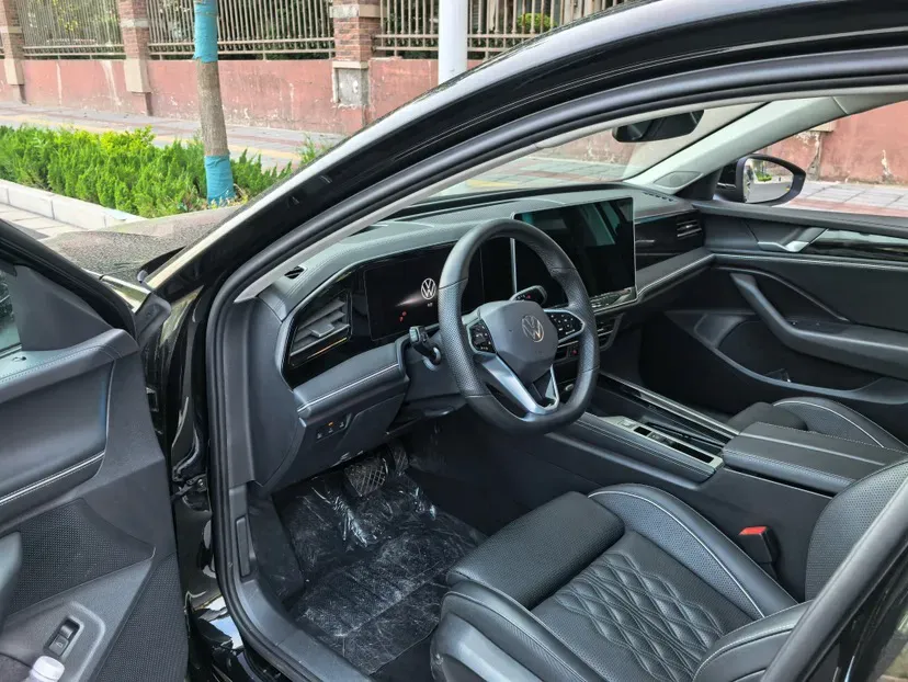 2026 Volkswagen Magotan 2.0T 220HP L4 7DCT,autocango,china used car exporter,china ev exporter,chinese used car exporter,chinese used ev exporter