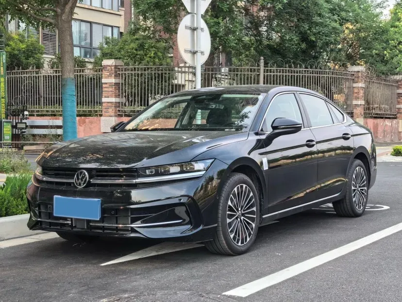 2026 Volkswagen Magotan 2.0T 220HP L4 7DCT,autocango,china used car exporter,china ev exporter,chinese used car exporter,chinese used ev exporter