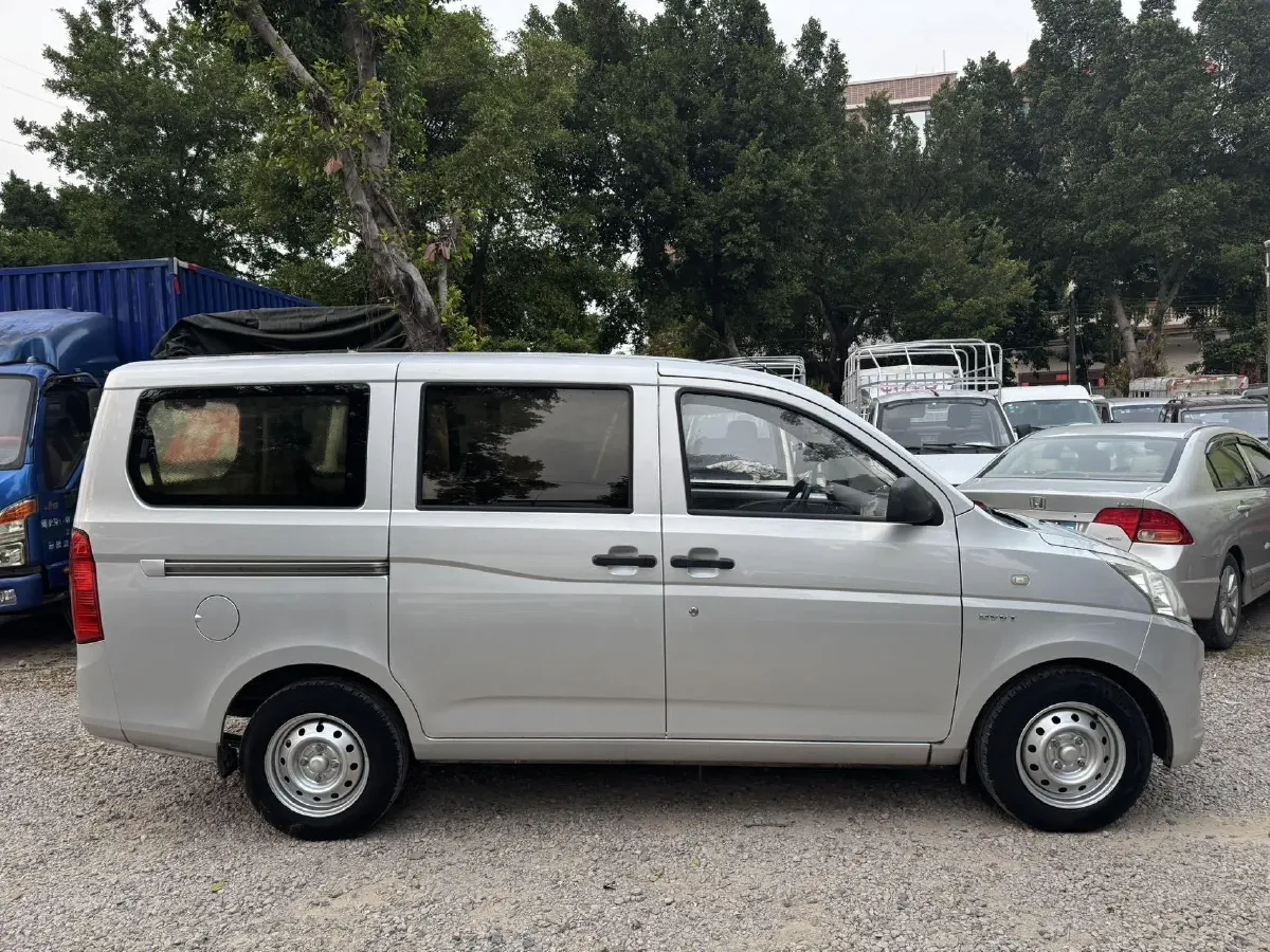 2016 WuLing RongGuang V 1.5L 112HP L4 5MT,autocango,china used car exporter,china ev exporter,chinese used car exporter,chinese used ev exporter