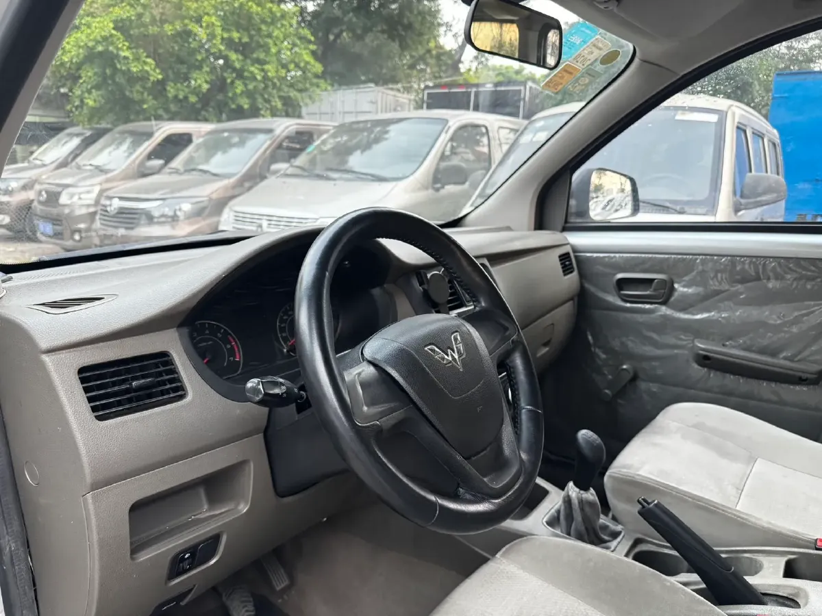 2016 WuLing RongGuang V 1.5L 112HP L4 5MT,autocango,china used car exporter,china ev exporter,chinese used car exporter,chinese used ev exporter