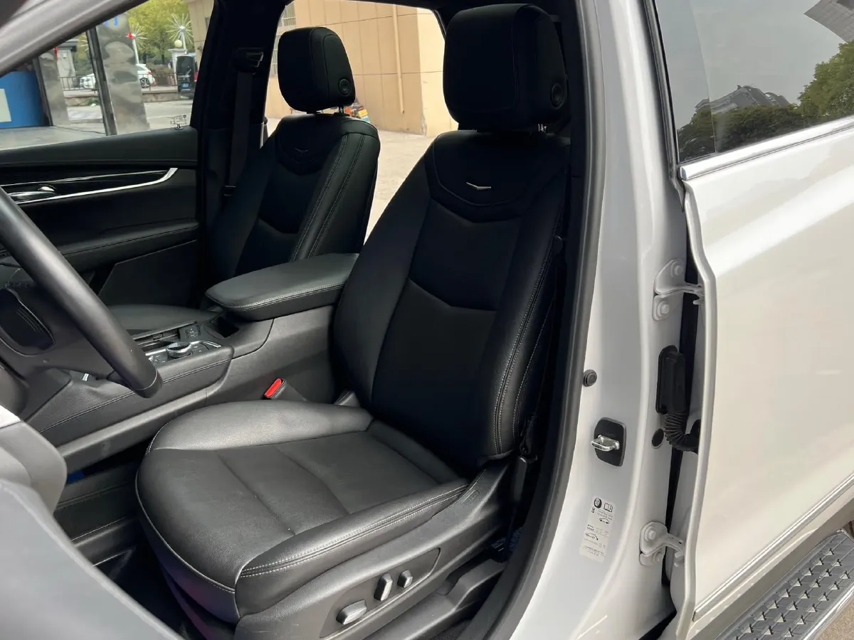 2022 Cadillac XT5 2.0T 237HP L4 9AT,autocango,china used car exporter,china ev exporter,chinese used car exporter,chinese used ev exporter