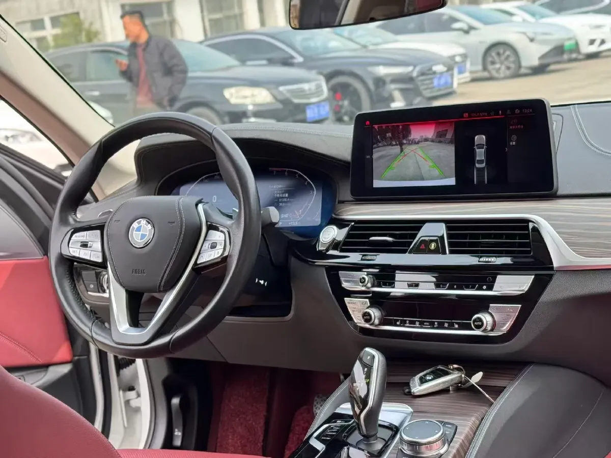 2022 BMW 5 Series 2.0T 252HP L4 8AT,autocango,china used car exporter,china ev exporter,chinese used car exporter,chinese used ev exporter