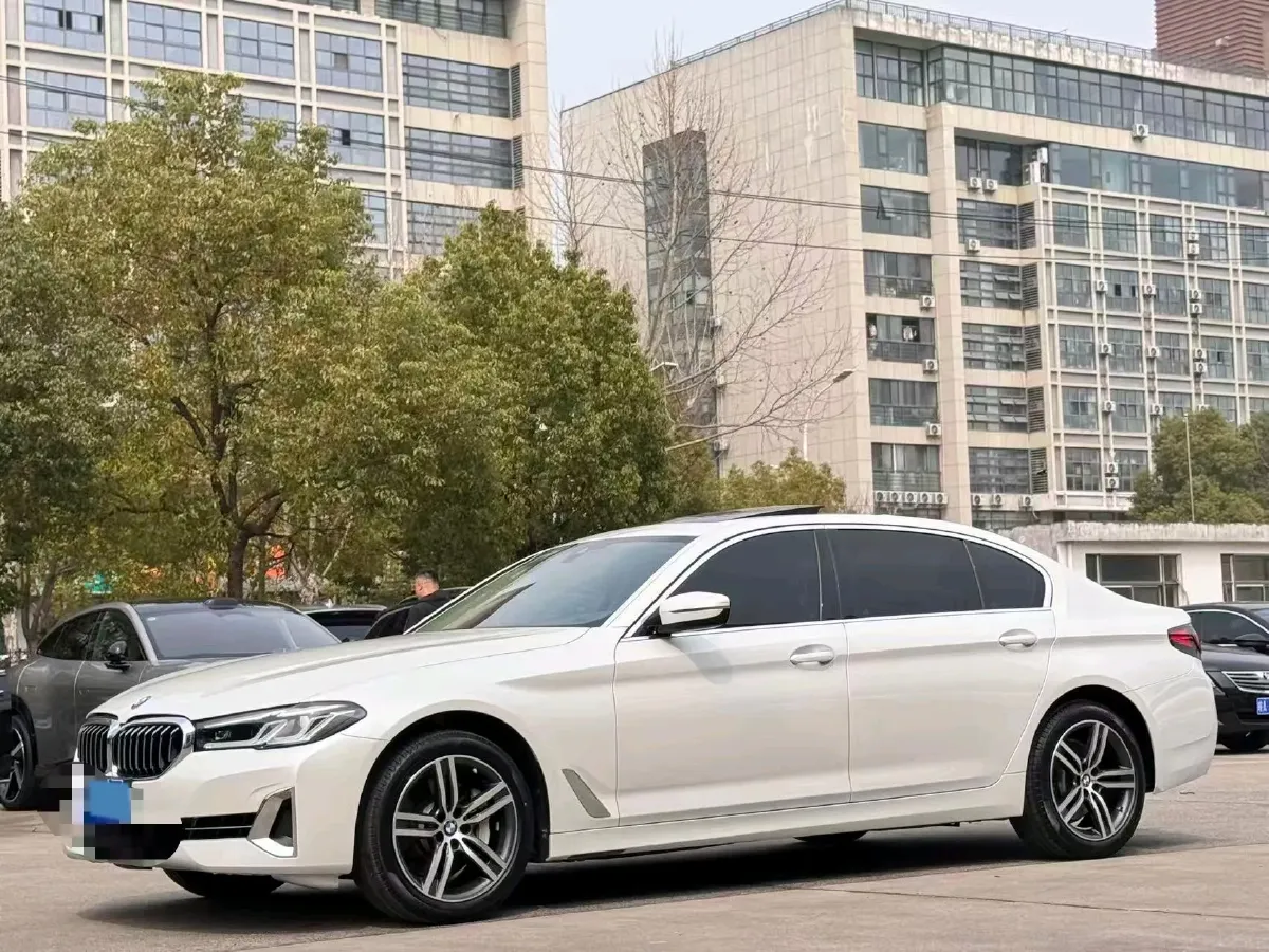 2022 BMW 5 Series 2.0T 252HP L4 8AT,autocango,china used car exporter,china ev exporter,chinese used car exporter,chinese used ev exporter