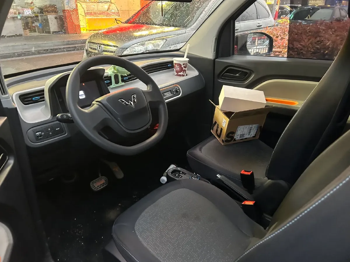 2021 WuLing HongGuang MINI EV BEV 9KWH,autocango,china used car exporter,china ev exporter,chinese used car exporter,chinese used ev exporter