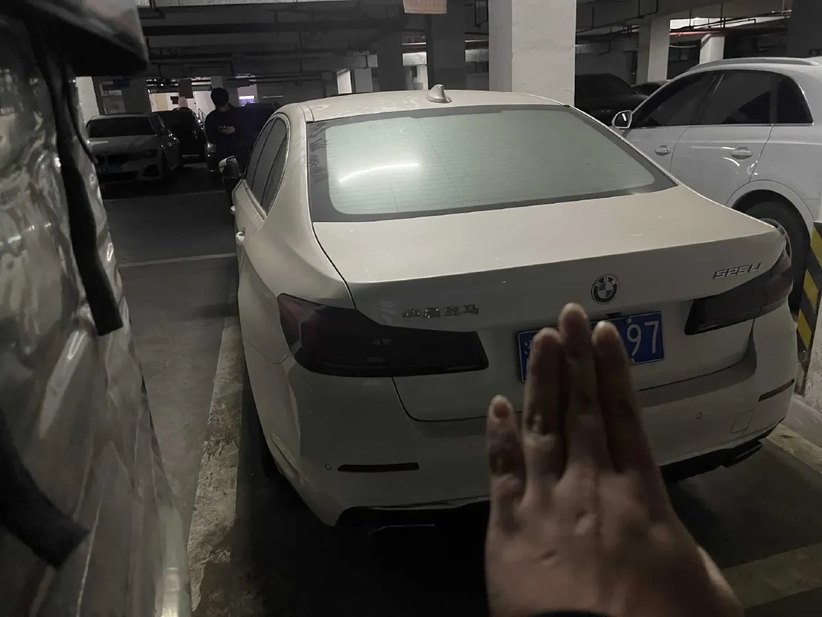 2022 BMW 5 Series 2.0T 184HP L4 8AT,autocango,china used car exporter,china ev exporter,chinese used car exporter,chinese used ev exporter