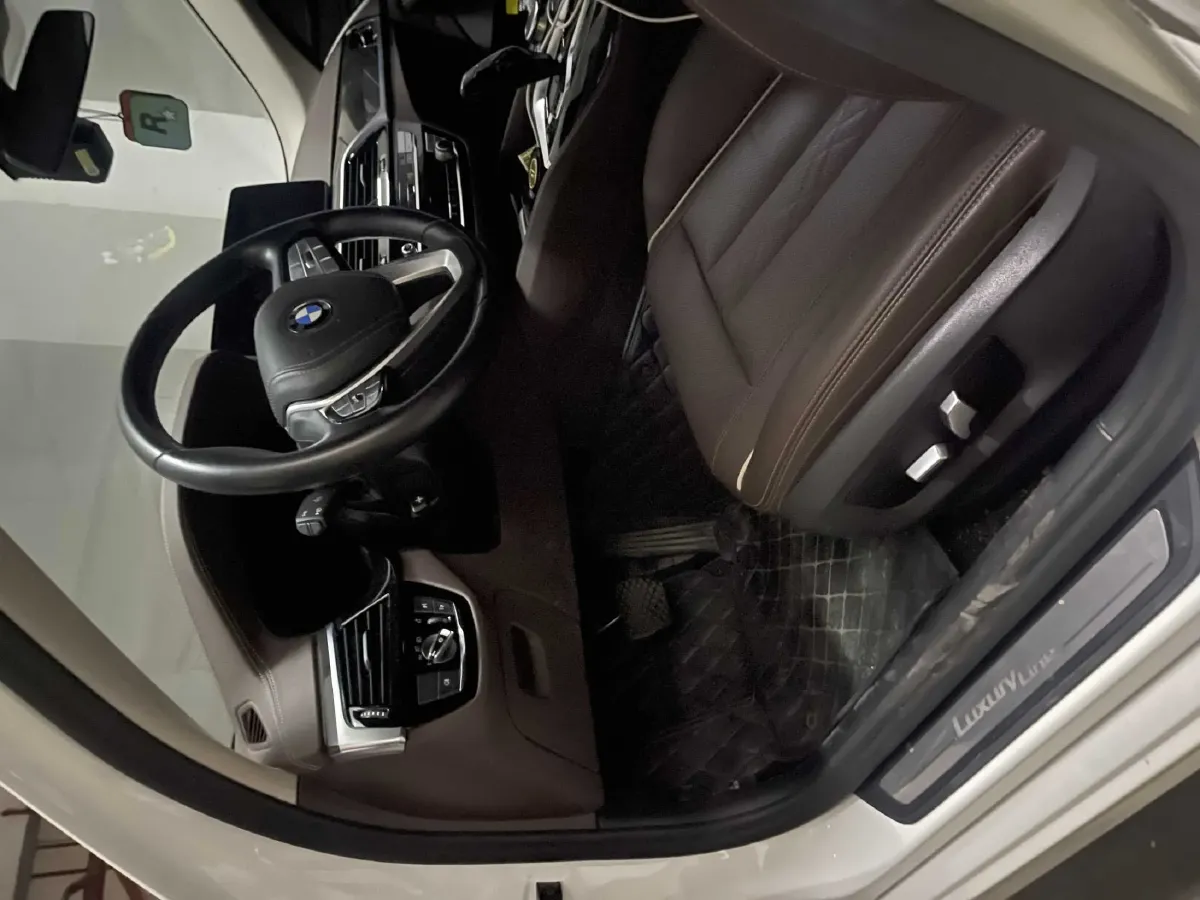 2022 BMW 5 Series 2.0T 184HP L4 8AT,autocango,china used car exporter,china ev exporter,chinese used car exporter,chinese used ev exporter