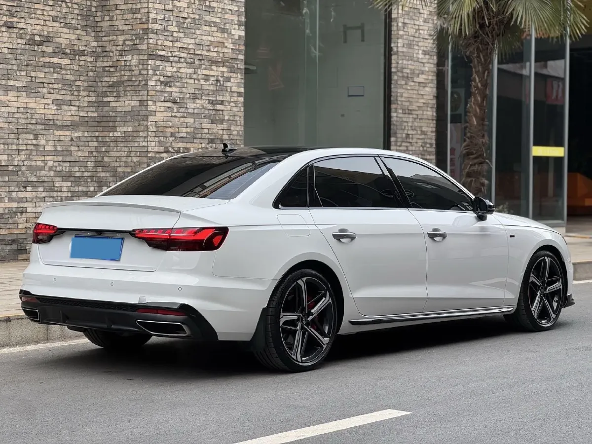 2024 Audi A4L 2.0T 190HP L4 7DCT,autocango,china used car exporter,china ev exporter,chinese used car exporter,chinese used ev exporter