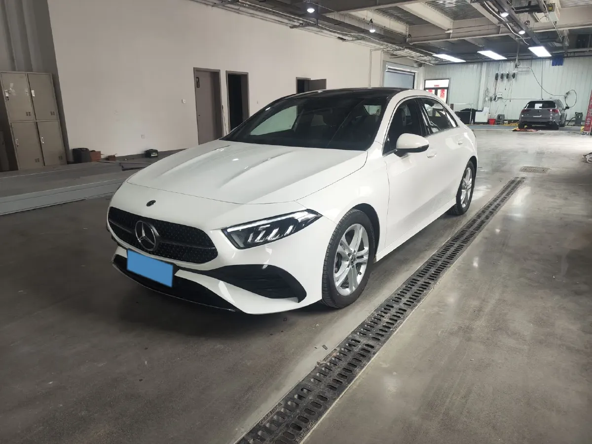 2023 Mercedes-Benz A Class 1.3T 136HP L4 7DCT,autocango,china used car exporter,china ev exporter,chinese used car exporter,chinese used ev exporter