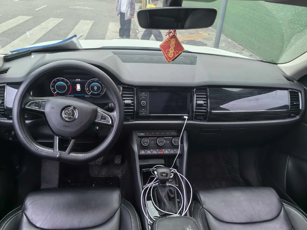 2019 Skoda Superb 2.0T 220HP L4 7DCT,autocango,china used car exporter,china ev exporter,chinese used car exporter,chinese used ev exporter