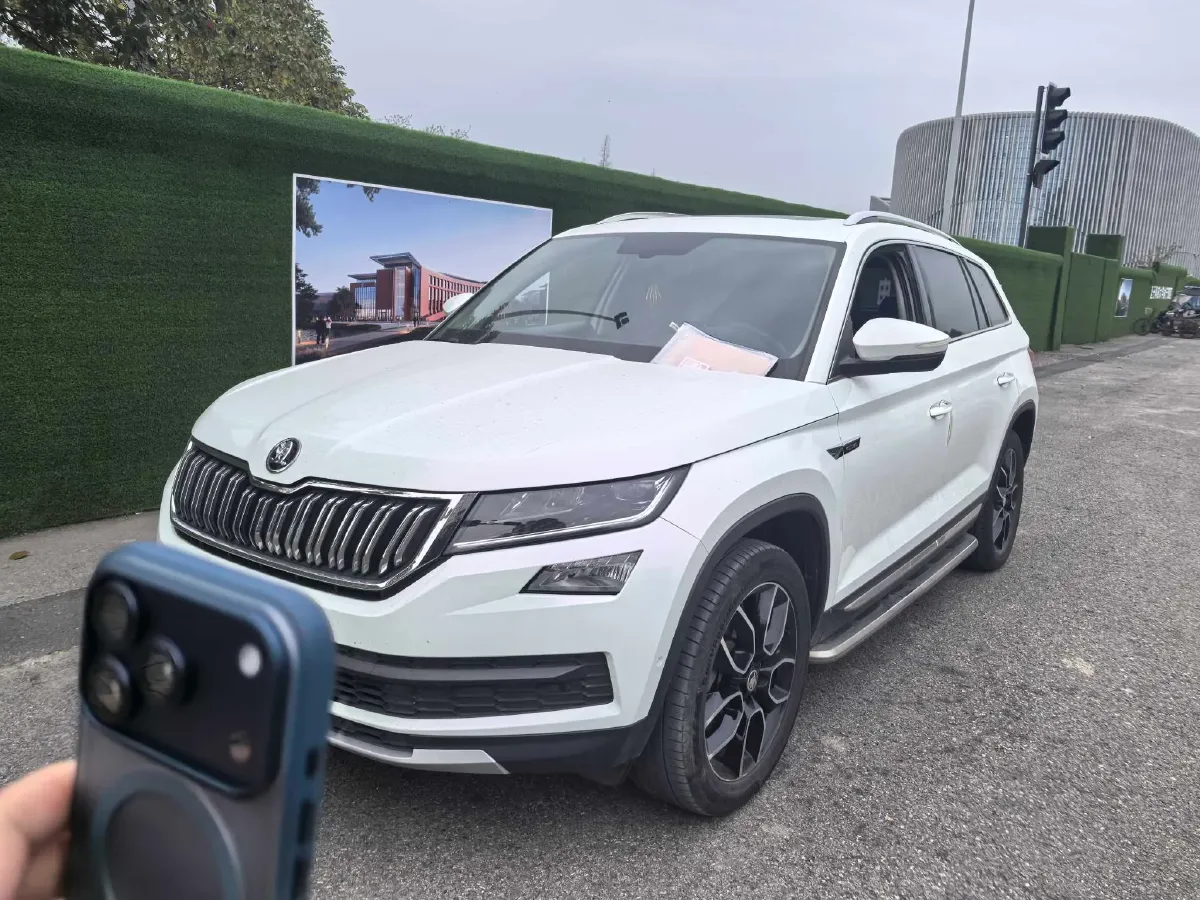 2019 Skoda Superb 2.0T 220HP L4 7DCT,autocango,china used car exporter,china ev exporter,chinese used car exporter,chinese used ev exporter