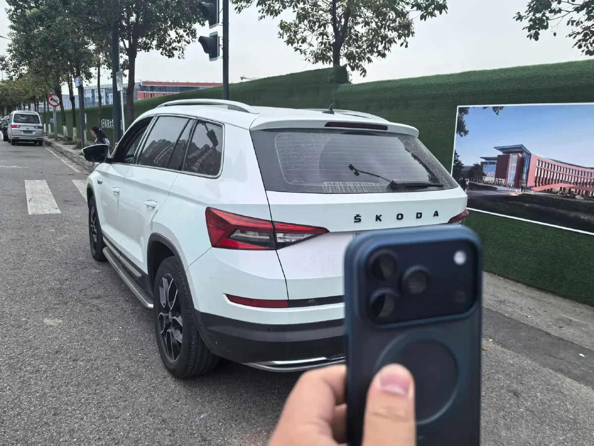 2019 Skoda Superb 2.0T 220HP L4 7DCT,autocango,china used car exporter,china ev exporter,chinese used car exporter,chinese used ev exporter