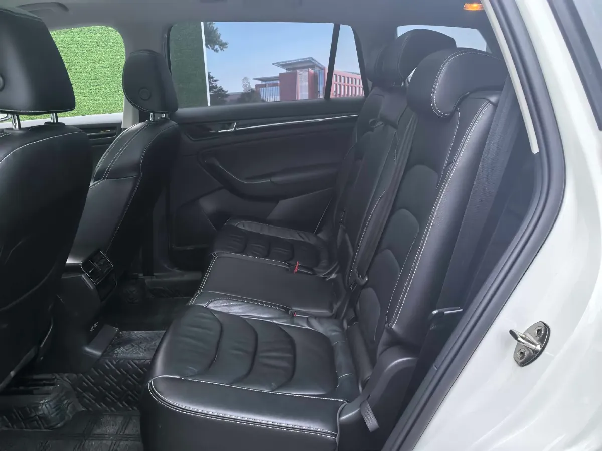 2019 Skoda Superb 2.0T 220HP L4 7DCT,autocango,china used car exporter,china ev exporter,chinese used car exporter,chinese used ev exporter