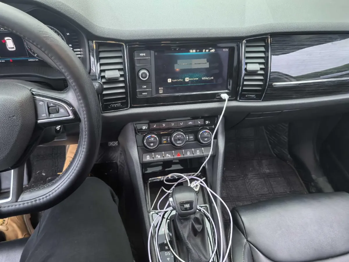 2019 Skoda Superb 2.0T 220HP L4 7DCT,autocango,china used car exporter,china ev exporter,chinese used car exporter,chinese used ev exporter