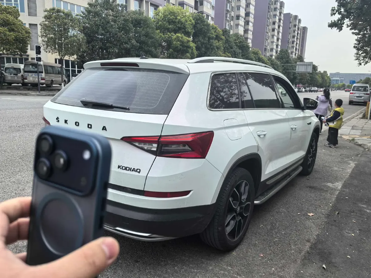 2019 Skoda Superb 2.0T 220HP L4 7DCT,autocango,china used car exporter,china ev exporter,chinese used car exporter,chinese used ev exporter