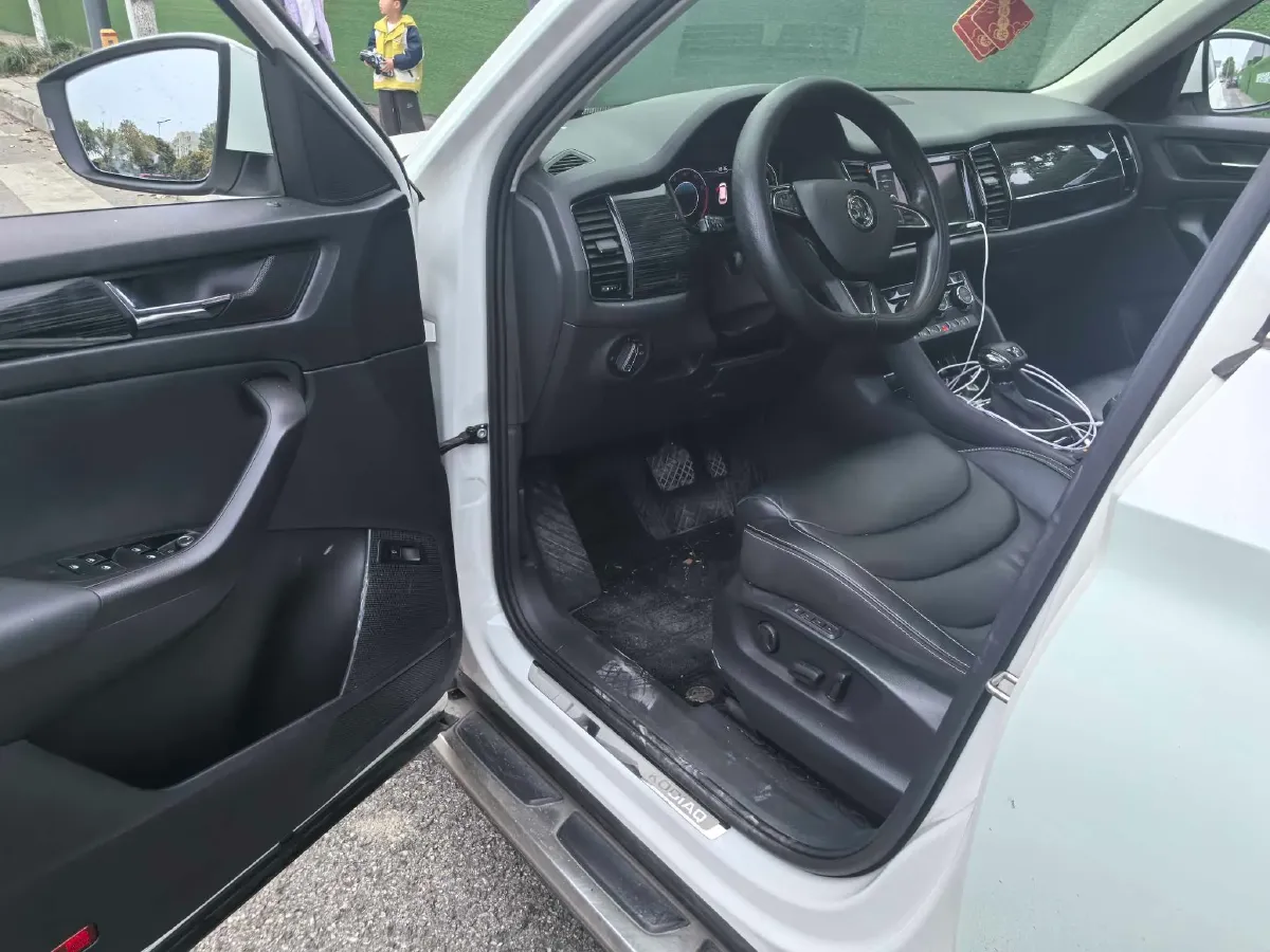 2019 Skoda Superb 2.0T 220HP L4 7DCT,autocango,china used car exporter,china ev exporter,chinese used car exporter,chinese used ev exporter