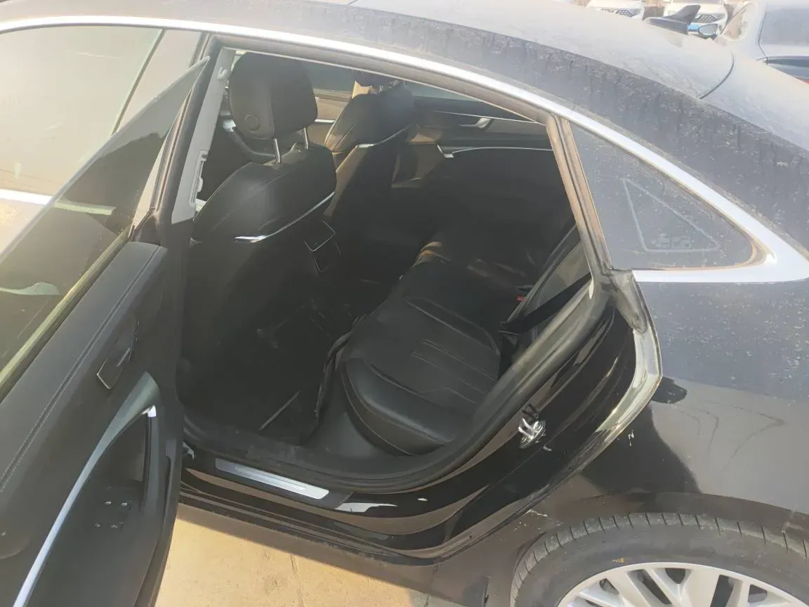 2024 Audi A7L 2.0T 245HP L4 7DCT,autocango,china used car exporter,china ev exporter,chinese used car exporter,chinese used ev exporter