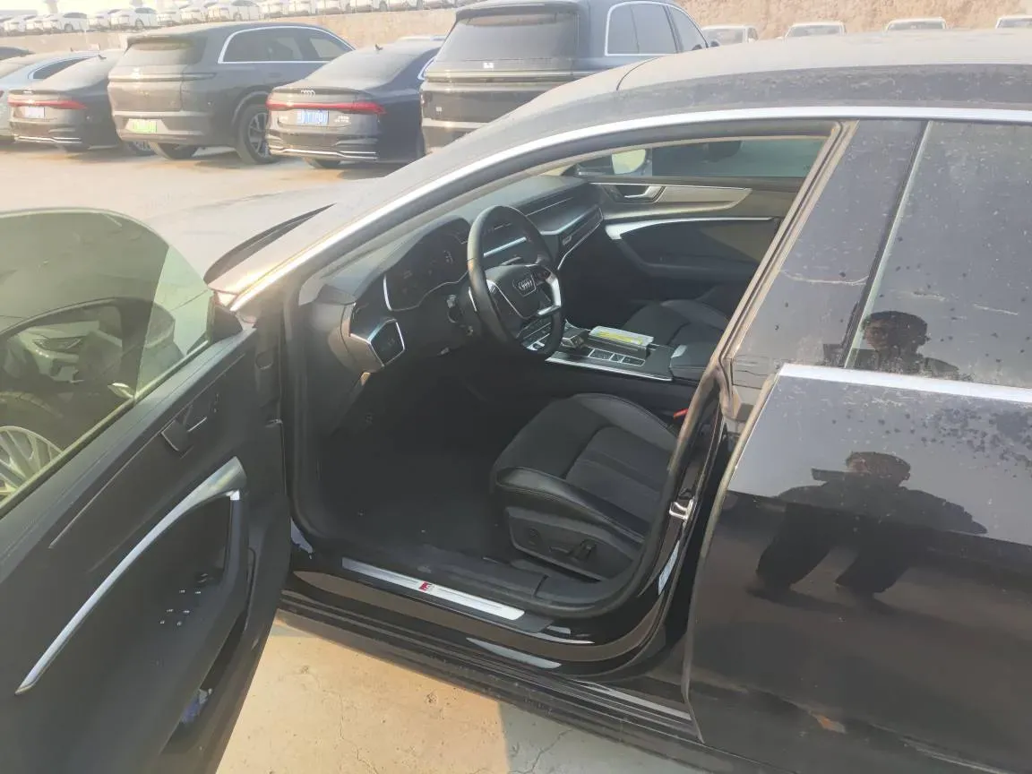 2024 Audi A7L 2.0T 245HP L4 7DCT,autocango,china used car exporter,china ev exporter,chinese used car exporter,chinese used ev exporter