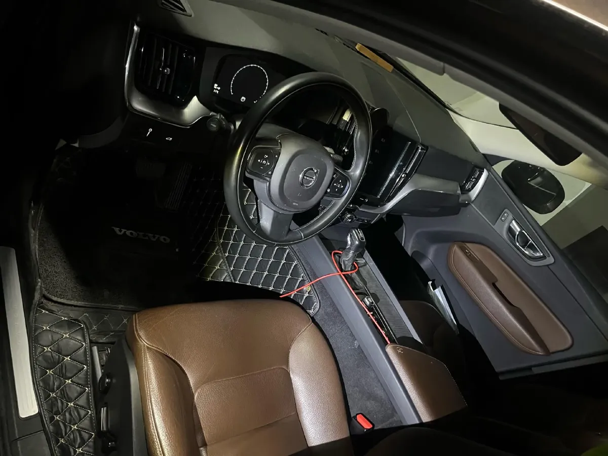 2019 Volvo XC60 2.0T 254HP L4 8AT,autocango,china used car exporter,china ev exporter,chinese used car exporter,chinese used ev exporter