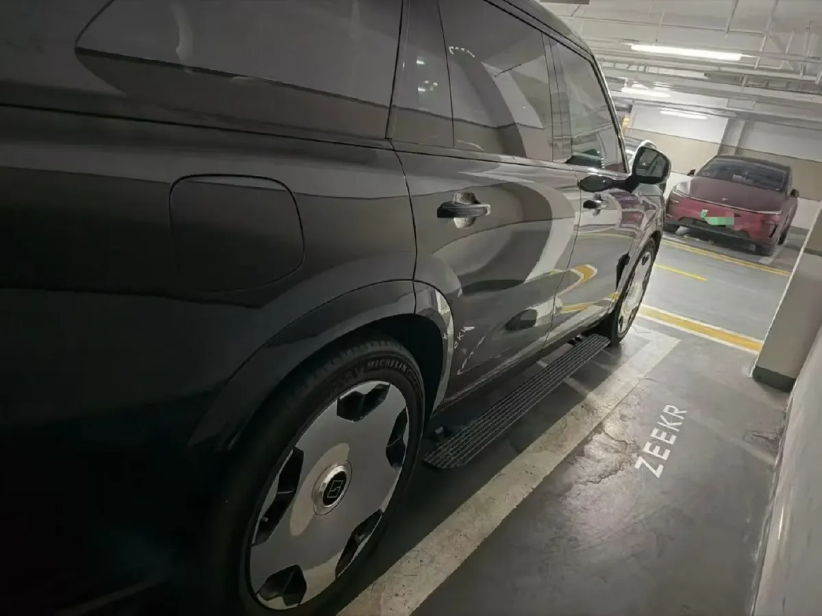 2025 Zeekr 9X 2.0T 279HP L4 1DHT PHEV,autocango,china used car exporter,china ev exporter,chinese used car exporter,chinese used ev exporter