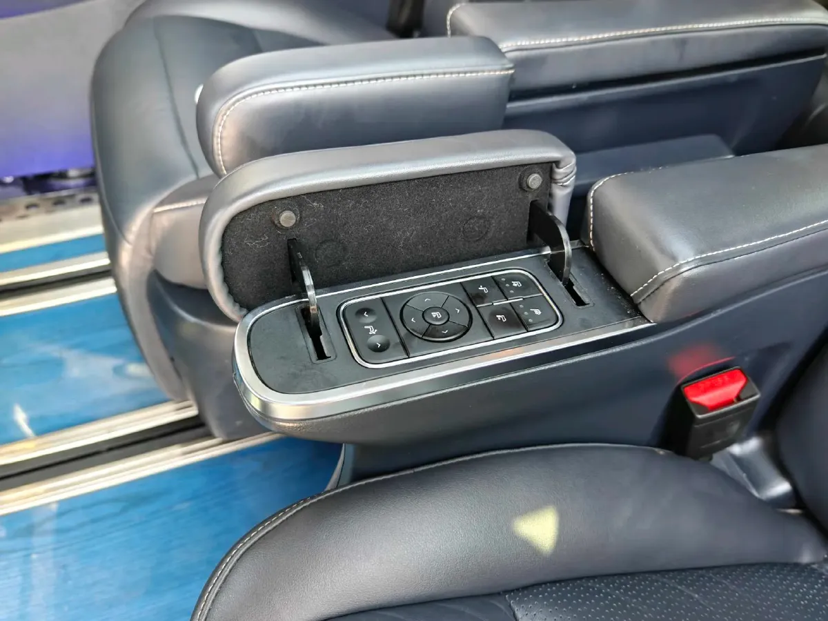 2021 GAC Trumpchi M8 2.0T 252HP L4 8AT,autocango,china used car exporter,china ev exporter,chinese used car exporter,chinese used ev exporter