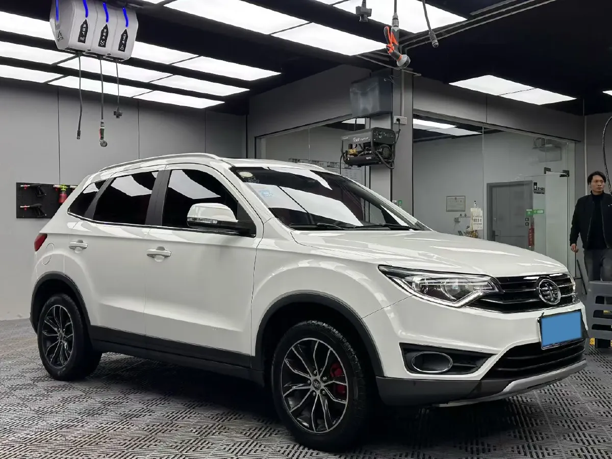 2017 FAW Senia R7 1.6L 116HP L4 5MT,autocango,china used car exporter,china ev exporter,chinese used car exporter,chinese used ev exporter