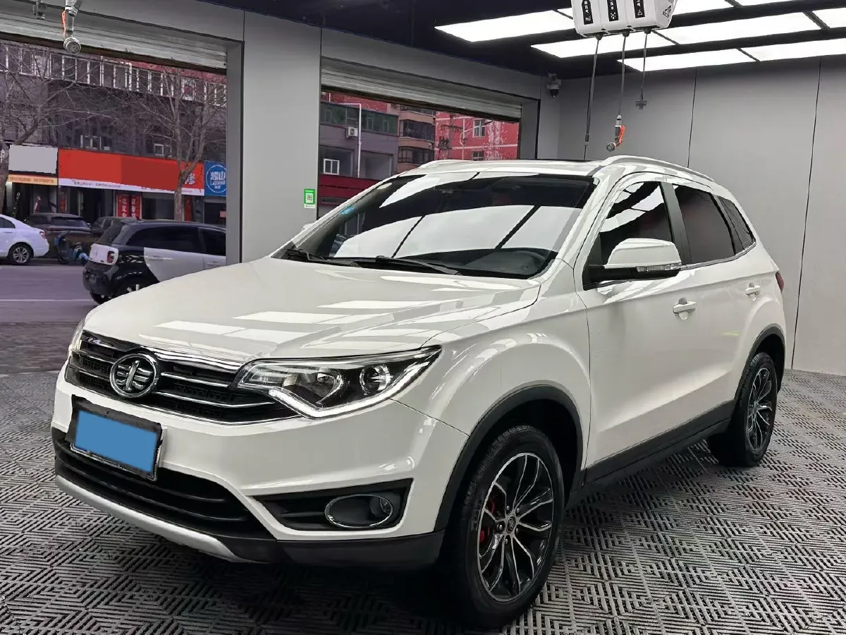 2017 FAW Senia R7 1.6L 116HP L4 5MT,autocango,china used car exporter,china ev exporter,chinese used car exporter,chinese used ev exporter