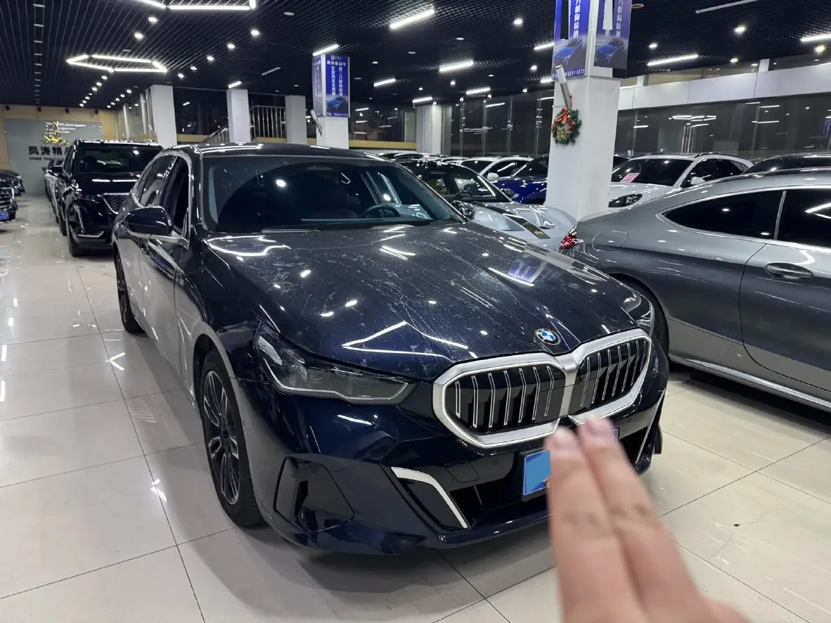 2024 BMW 5 Series 2.0T 258HP L4 8AT,autocango,china used car exporter,china ev exporter,chinese used car exporter,chinese used ev exporter