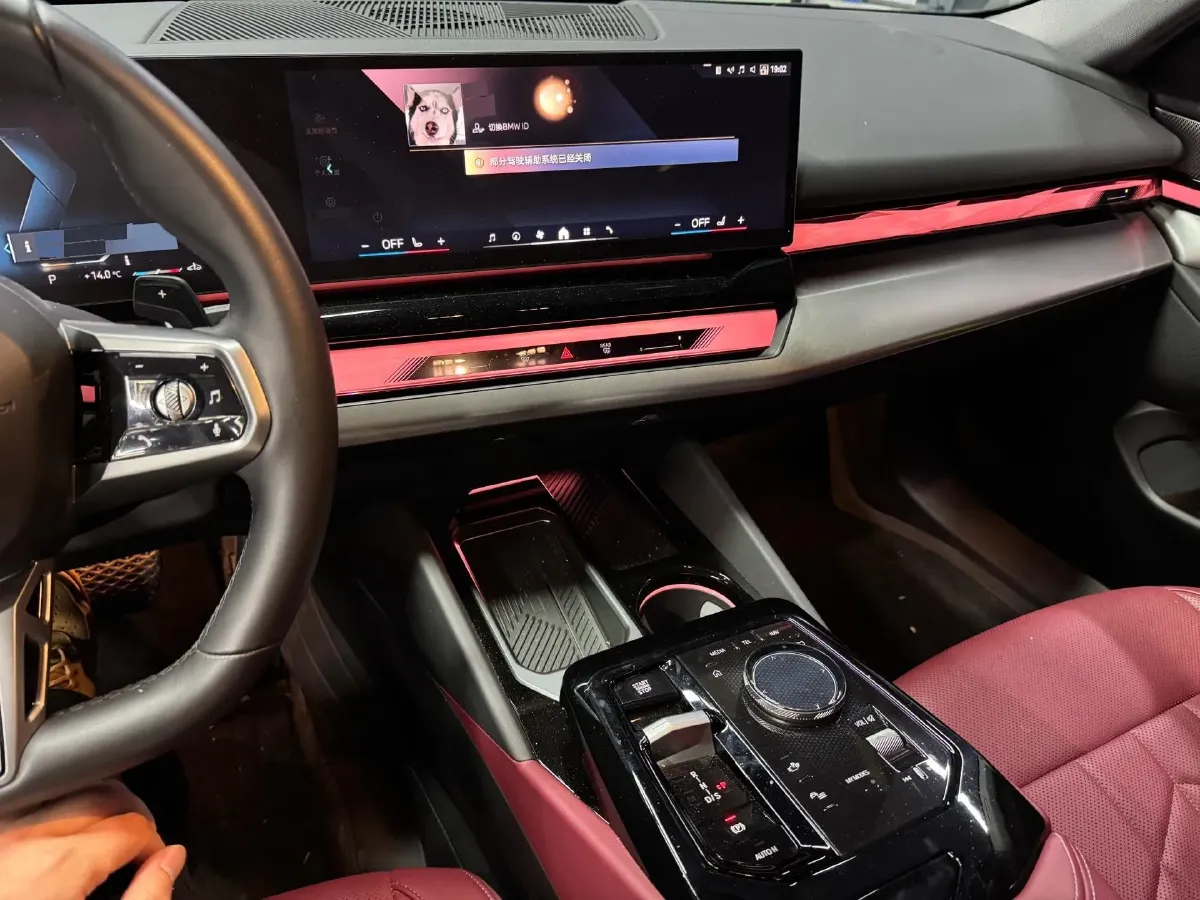 2024 BMW 5 Series 2.0T 258HP L4 8AT,autocango,china used car exporter,china ev exporter,chinese used car exporter,chinese used ev exporter