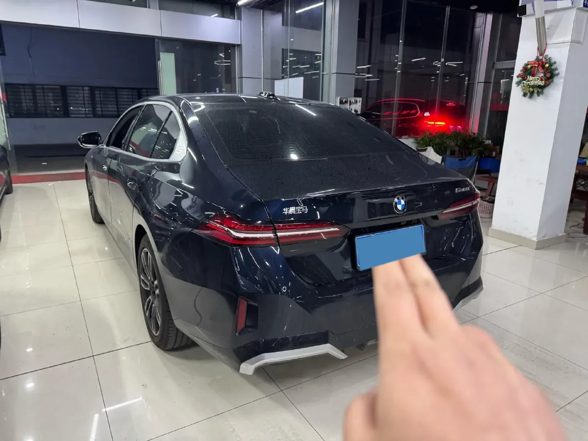 2024 BMW 5 Series 2.0T 258HP L4 8AT,autocango,china used car exporter,china ev exporter,chinese used car exporter,chinese used ev exporter