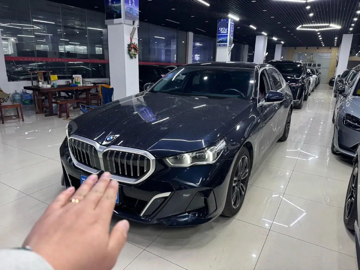 2024 BMW 5 Series 2.0T 258HP L4 8AT,autocango,china used car exporter,china ev exporter,chinese used car exporter,chinese used ev exporter