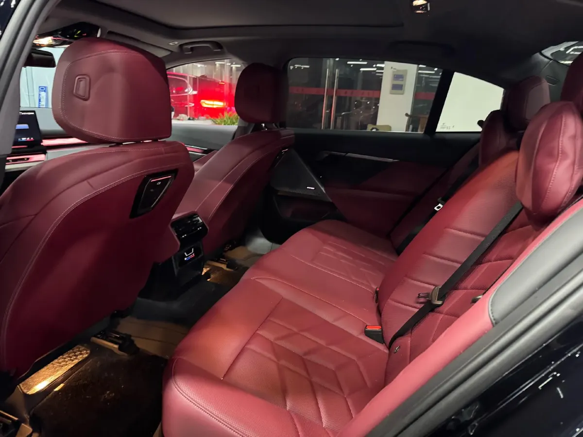 2024 BMW 5 Series 2.0T 258HP L4 8AT,autocango,china used car exporter,china ev exporter,chinese used car exporter,chinese used ev exporter