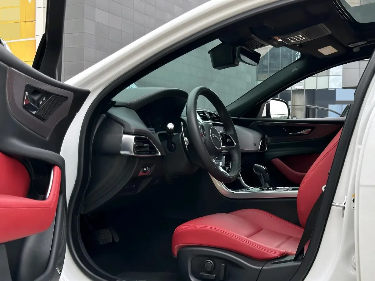 2025 Jaguar XEL 2.0T 250HP L4 8AT,autocango,china used car exporter,china ev exporter,chinese used car exporter,chinese used ev exporter