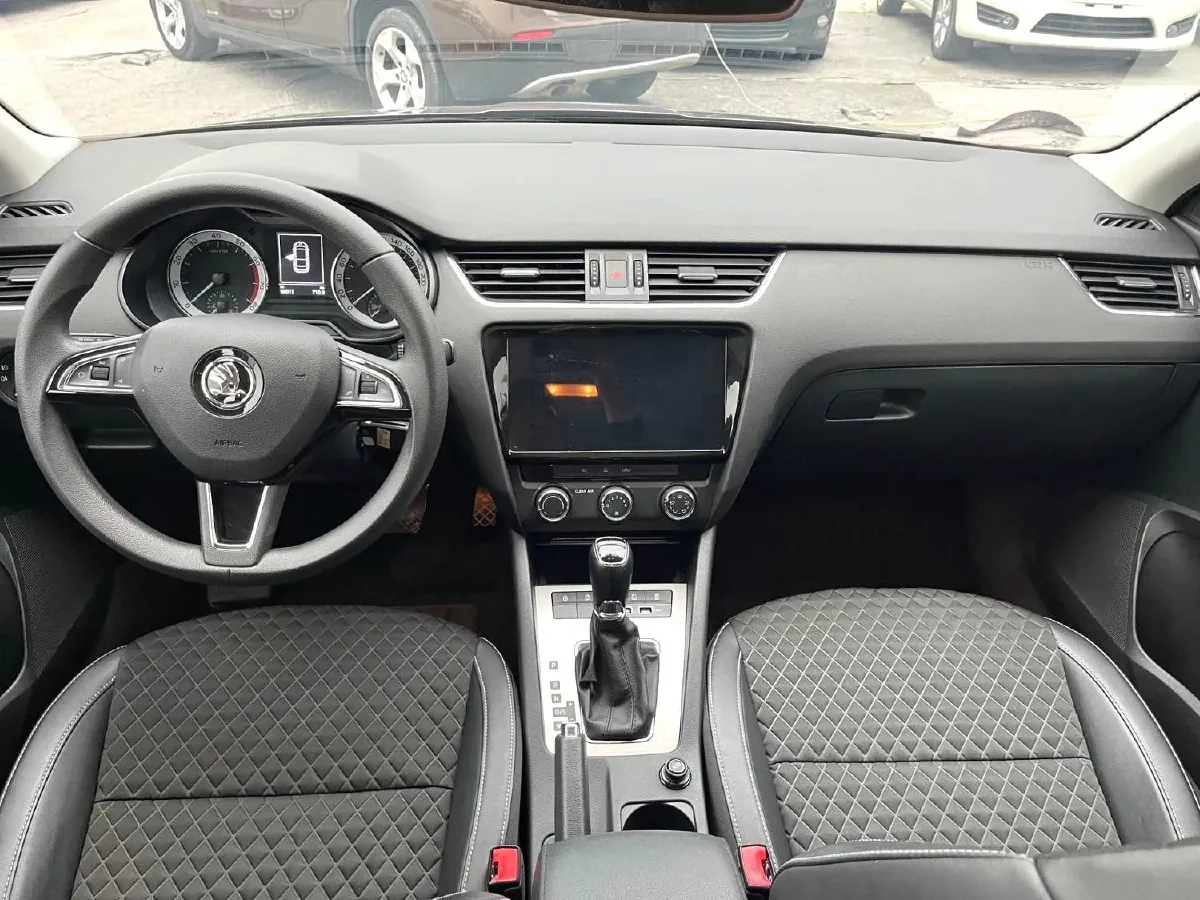 2019 Skoda Octavia 1.5L 116HP L4 6AT,autocango,china used car exporter,china ev exporter,chinese used car exporter,chinese used ev exporter